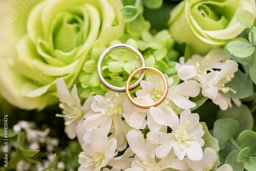 Canvas Print グリーンの花と結婚指輪　wedding ring