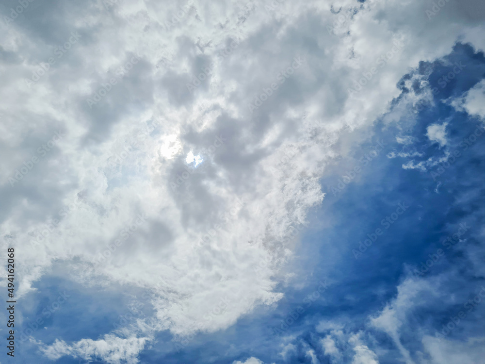 Obraz premium sky background with dense clouds and about to rain