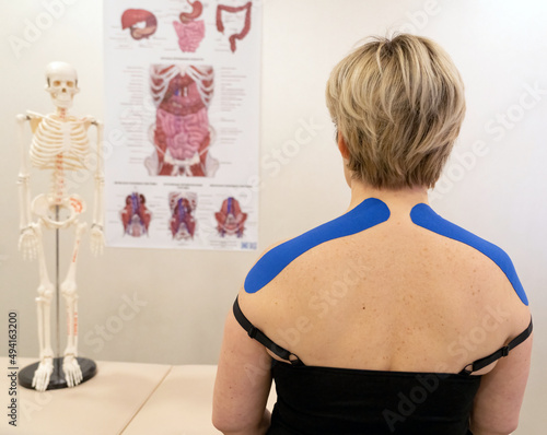 teip on the back of a woman, taping