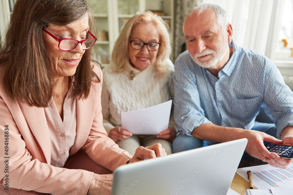 Fototapeta premium Financial advisor at the laptop PC in a consultation