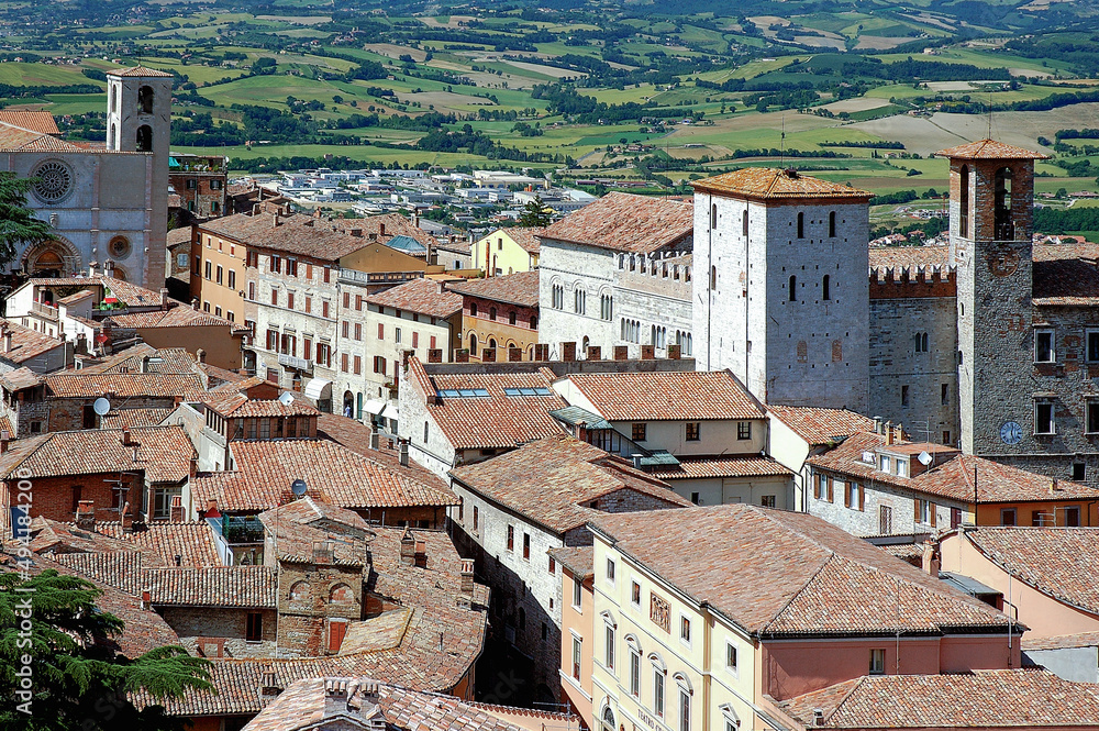 Todi, Perugia. Piazza del Popolo dal campanile di san Fortunato