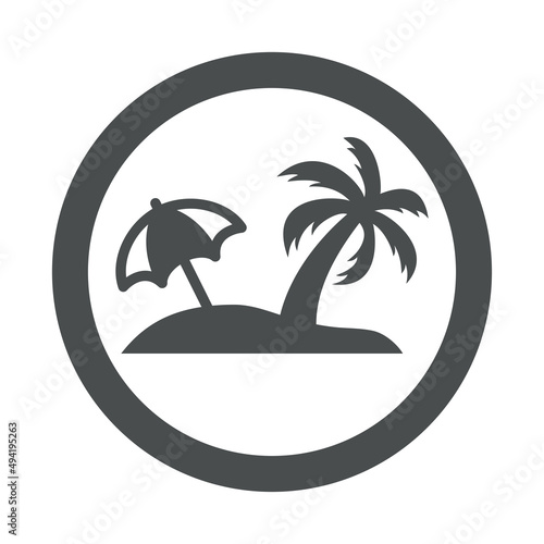 Beach holidays. Destino de vacaciones. Icono plano silueta de isla con palmera y parasol en c  rculo color gris