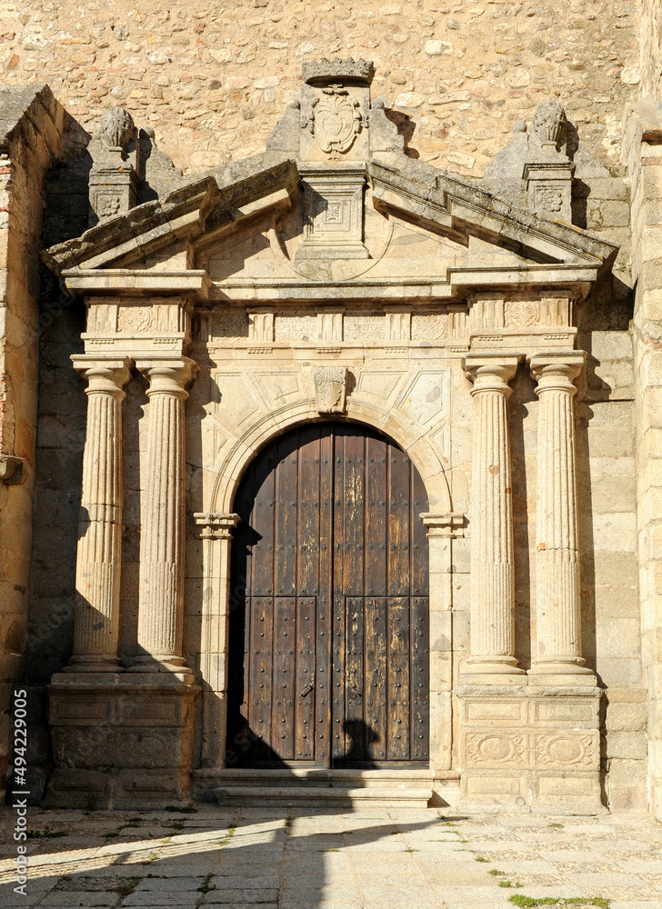 Obraz premium Portada renacentista. Iglesia de Santa María en Hervás, pueblos de provincia de Cáceres, Extremadura, España