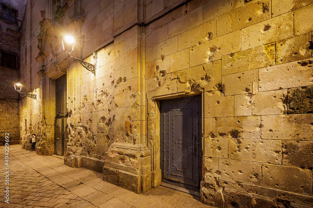 Plaça Sant Felip Neri con las marcas de una bomba de la guerra civil española Barcelona, Cataluña, España
Barcelona, Catalonia, Spain Plaça Sant Felip Neri con las marcas de una bomba de la guerra civil española Barcelona, Cataluña, España
Barcelona, Catalonia, Spain