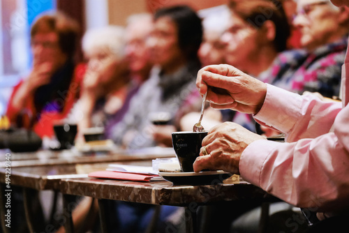 Coffee meeting between seniors/Café rencontre entre personnes âgées photo