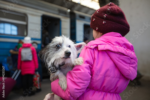 Fotografie, Obraz Ukrainian refugees on Lviv railway station waiting for train to escape to Europe