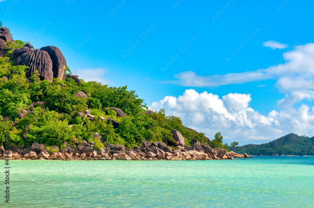 Obraz premium Granite boulders in Anse Volbert