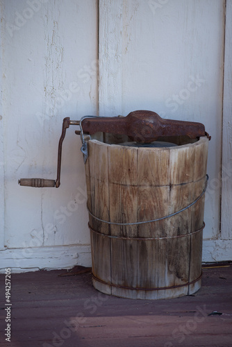 Fotografie Old hand crank ice cream churn