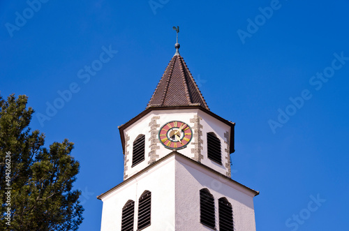 Kirchturm einer Dorfkirche