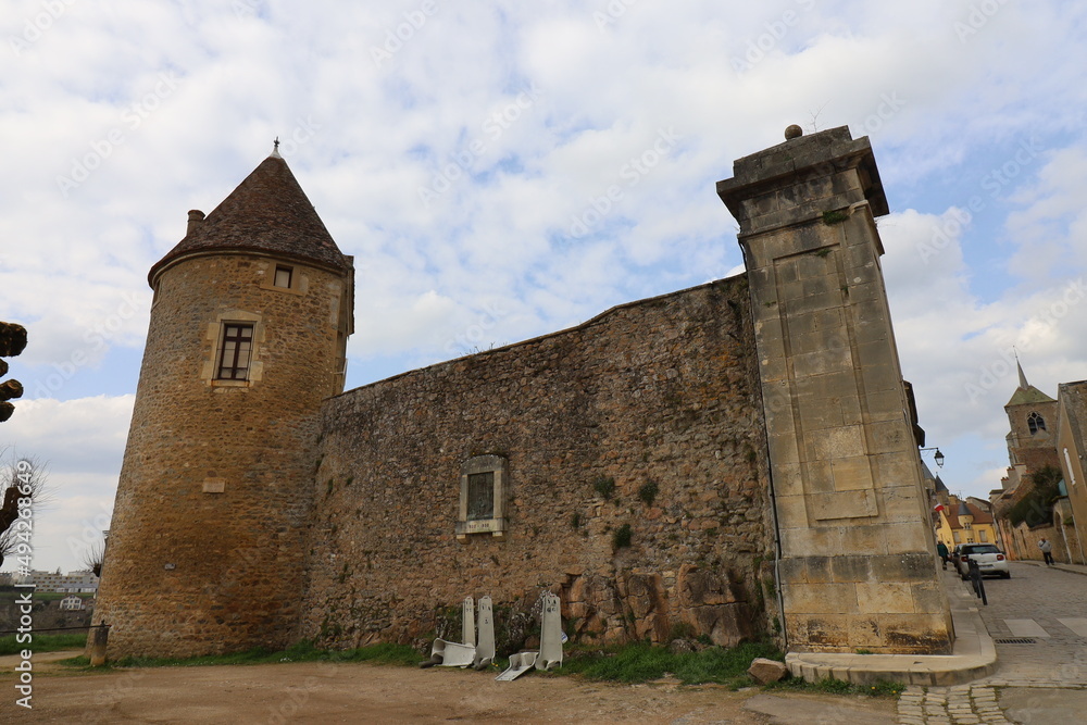 Les fortifications de la ville, ville de Avallon, département de l'Yonne, France Les fortifications de la ville, ville de Avallon, département de l'Yonne, France