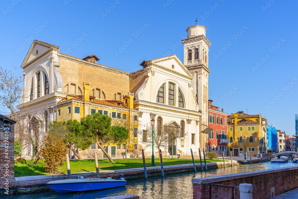 Obraz premium San Trovaso canal and church, in Venice