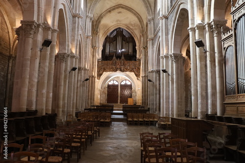 L'église collégiale Saint Lazare d'Avallon, de style roman, ville de Avallon, département de l'Yonne, France