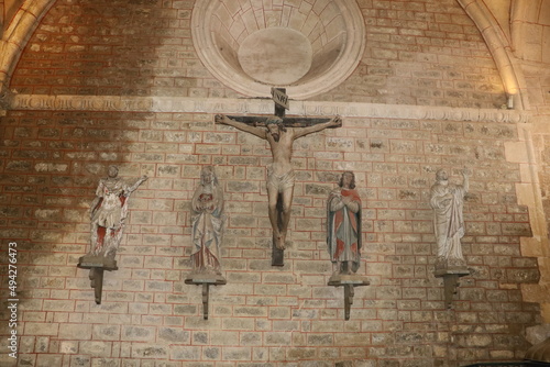 L'église collégiale Saint Lazare d'Avallon, de style roman, ville de Avallon, département de l'Yonne, France photo