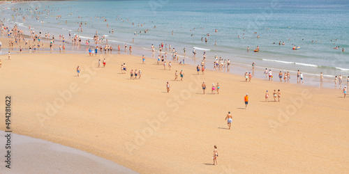 Playa concurrida en Santander, Cantabria (España) © Ricardo Ferrando