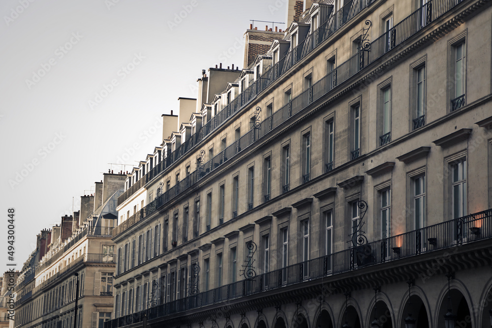 series of buildings in rue di rivoli in paris