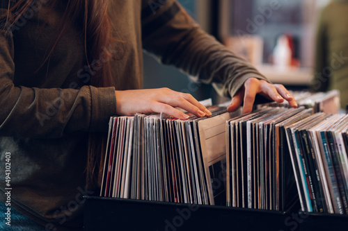 Bilde på lerret Woman hands choosing vinyl record in music record shop