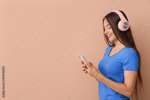 Cool young woman listening ...