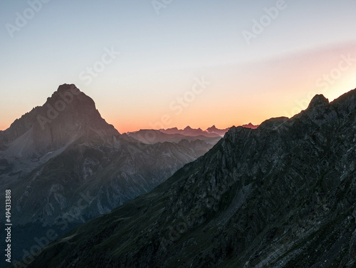 Fototapeta Naklejka Na Ścianę i Meble -  Sunset between the mountains. 