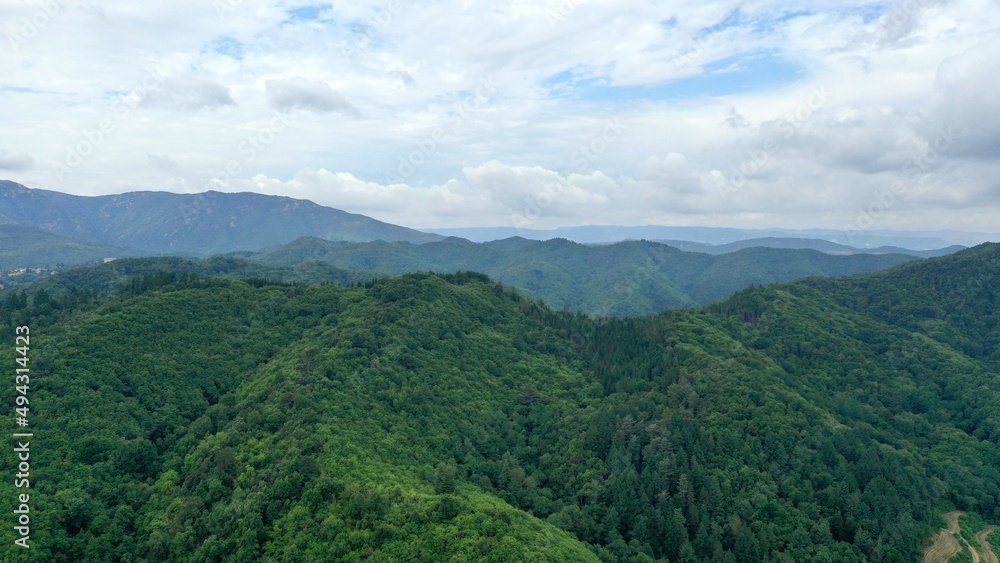 survol d'un massif forestier et d'une foret en Espagne