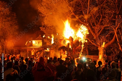 Tableau sur toile 近江八幡・日牟禮八幡宮の左義長祭で奉火されるダシ