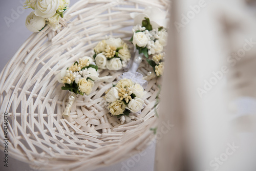 Canvastavla Small wedding floral corsage in the basket