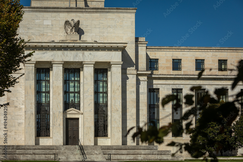 Obraz premium Federal Reserve (Fed) Headquarters Building in Washington, DC on a sunny Summer Day