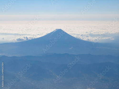 山梨県上空から見た富士山 © maso11