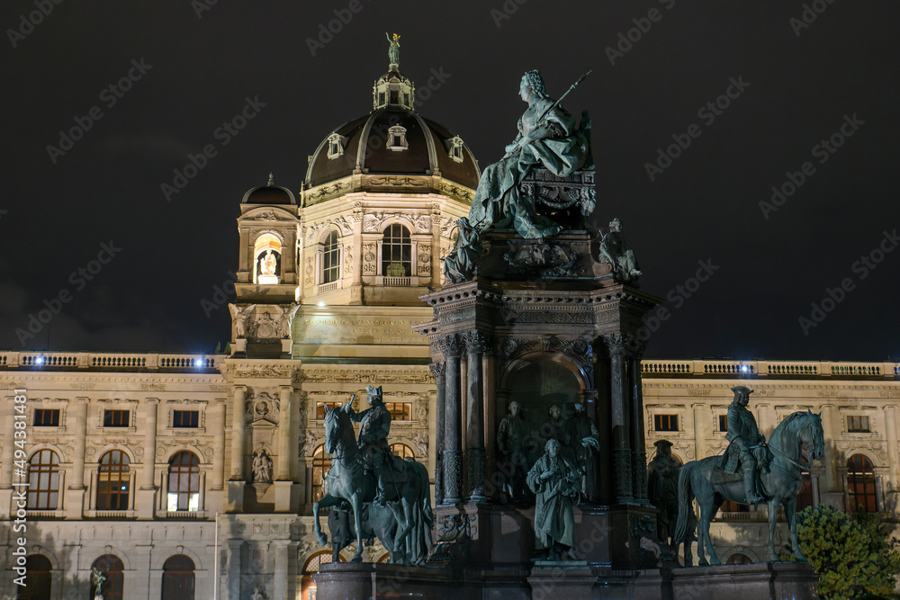 Monument of empress Maria Theresa on Maria Theresa Square with Kunsthistorisches Museum in Vienna, Austria. Monument of empress Maria Theresa on Maria Theresa Square with Kunsthistorisches Museum in Vienna, Austria.