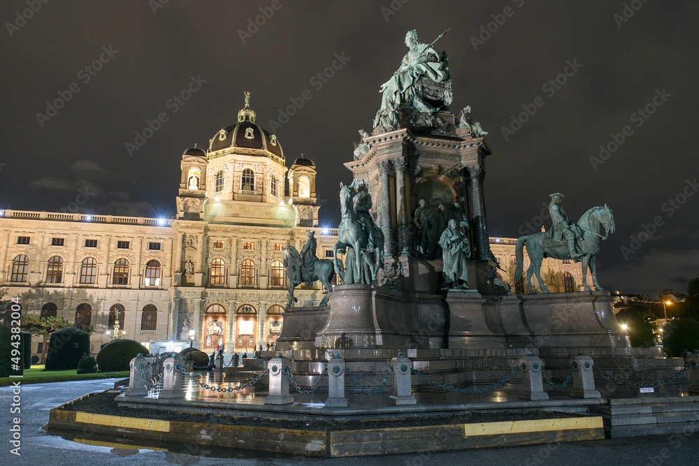 Monument of empress Maria Theresa on Maria Theresa Square with Kunsthistorisches Museum in Vienna, Austria.