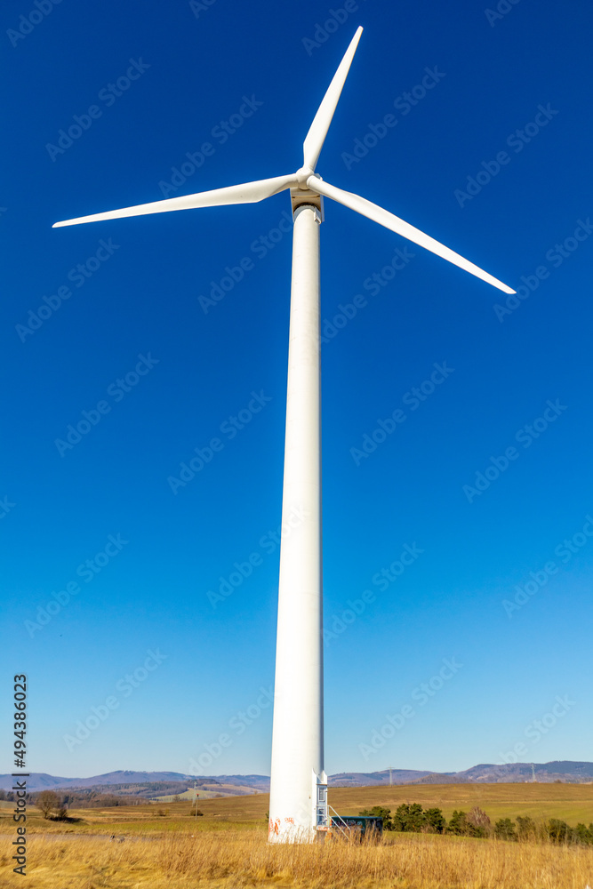 Erneuerbare Energie an einem Windrad im Werratal - Thüringen - Deutschland Erneuerbare Energie an einem Windrad im Werratal - Thüringen - Deutschland