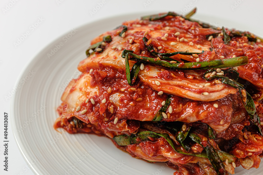 Kimchi geotjeori on a white background