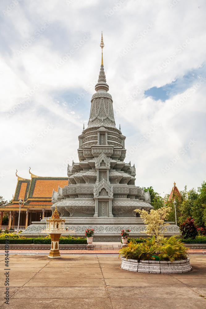 Fototapeta premium Royal stupa in Phnom Penh