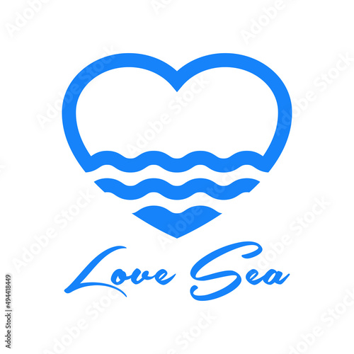 Logotipo con texto manuscrito Love Sea con silueta de corazón con olas con líneas en color azul