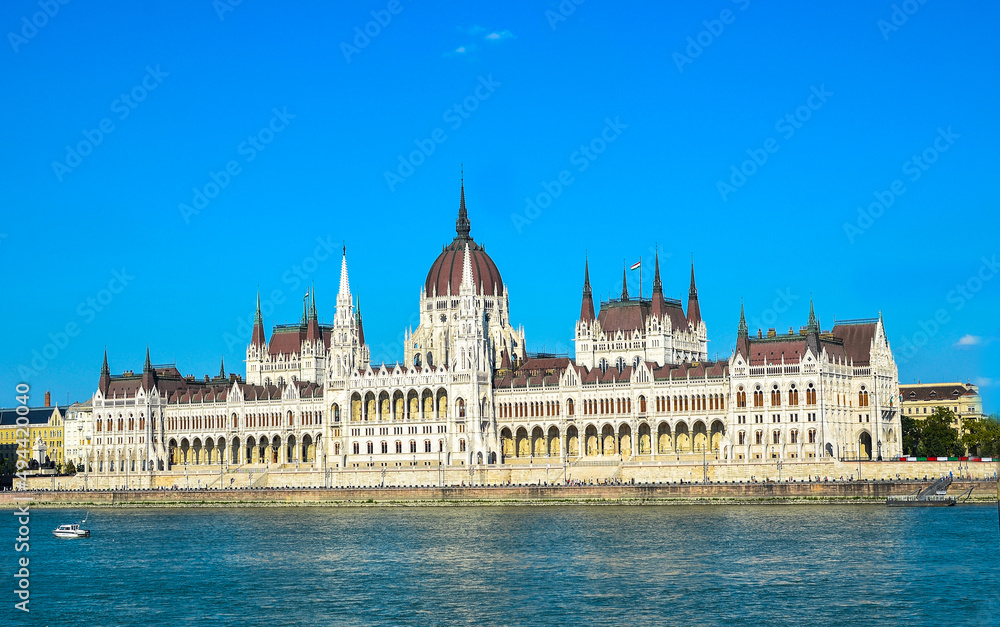 Fototapeta premium Hungarian parliament in Budapest at summer