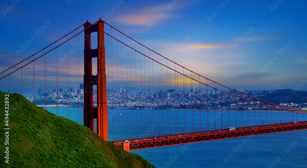 Fototapeta premium Golden Gate Bridge in San Francisco California, USA 