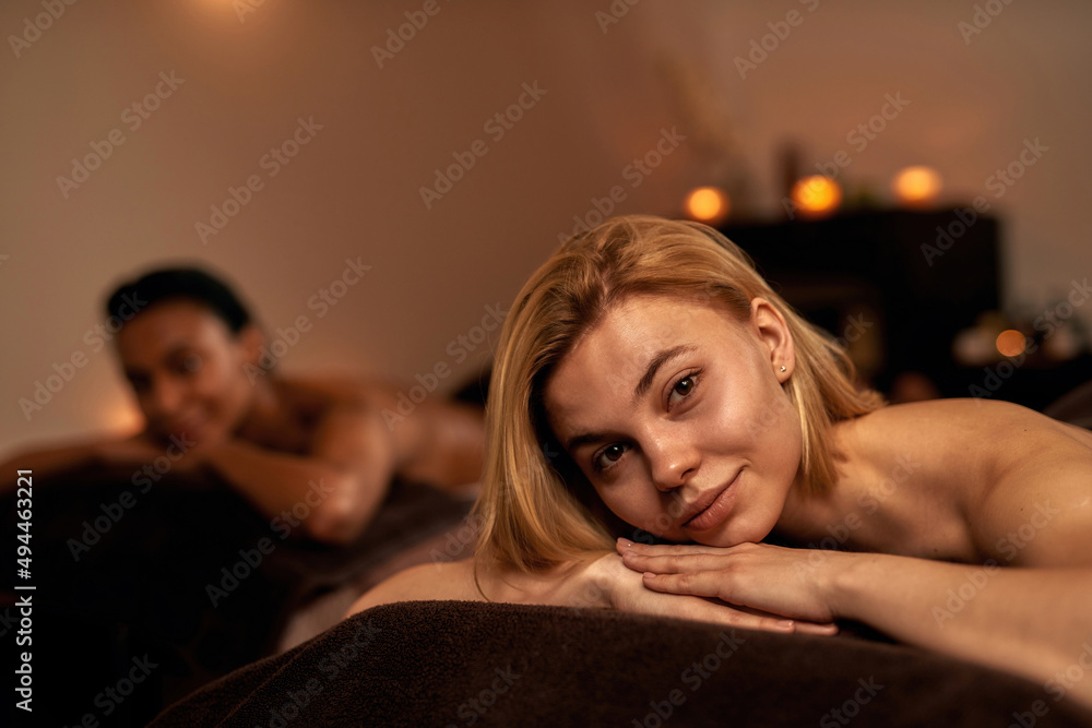 Obraz premium Woman on backdrop of blur girlfriend in spa salon