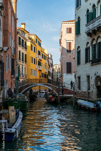 Colori sul canale. © Alessandro