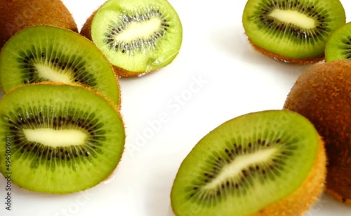 slices of kiwi © Danil