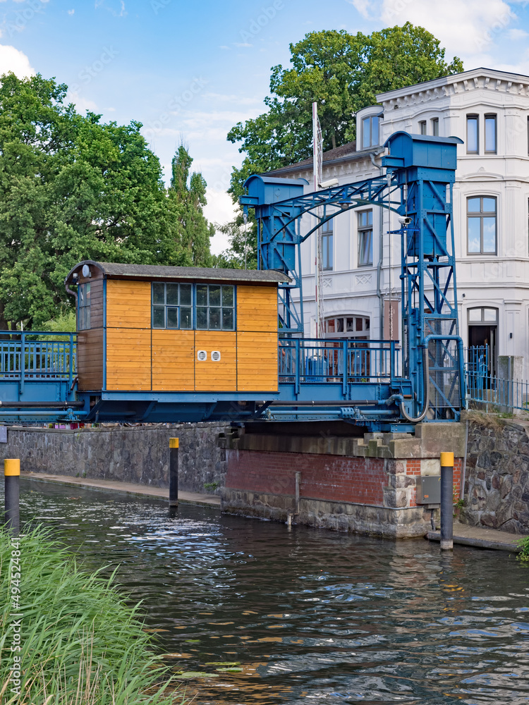 Historische Hubbrücke über den Fluss Elde in Plau am See in Mecklenburg-Vorpommern, Deutschland Historische Hubbrücke über den Fluss Elde in Plau am See in Mecklenburg-Vorpommern, Deutschland