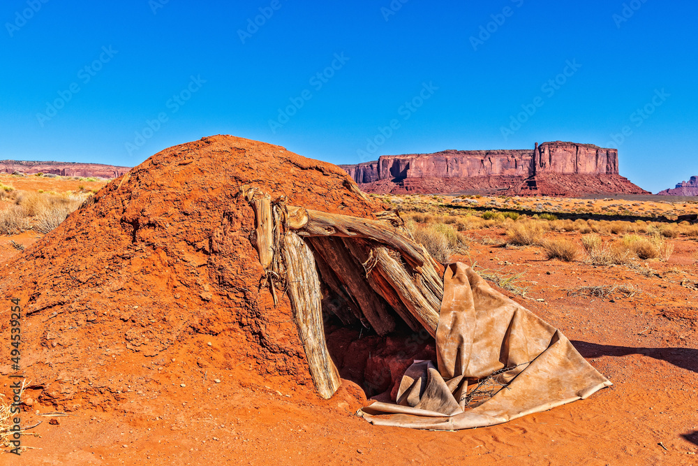 Navajo sweat lodge in Monument Valley, the Utah desert - obrazy, fototapety, plakaty 