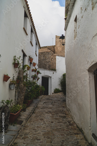 Calles de castellar de la frontera, pueblo blanco de andalucia