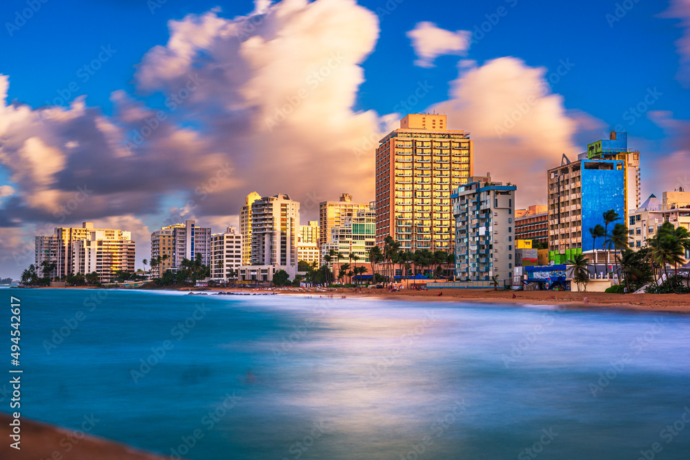 Obraz premium San Juan, Puerto Rico resort skyline on Condado Beach