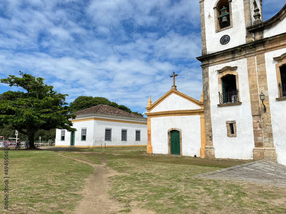 The historic church of Santa Rita de Cassia and the old town prision in Paraty, Rio de Janeiro, Brazil.