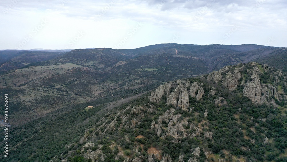 survol du parc naturel de Despenaperros en Espagne massif montagneux en Andalousie, Espagne