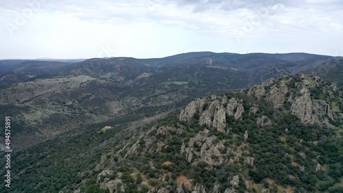 survol du parc naturel de Despenaperros en Espagne massif montagneux en Andalousie, Espagne