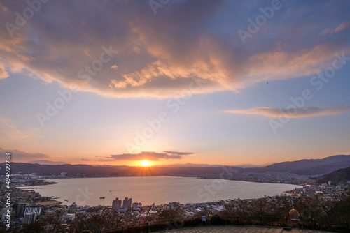 長野県諏訪市立石公園からの諏訪湖と夕日