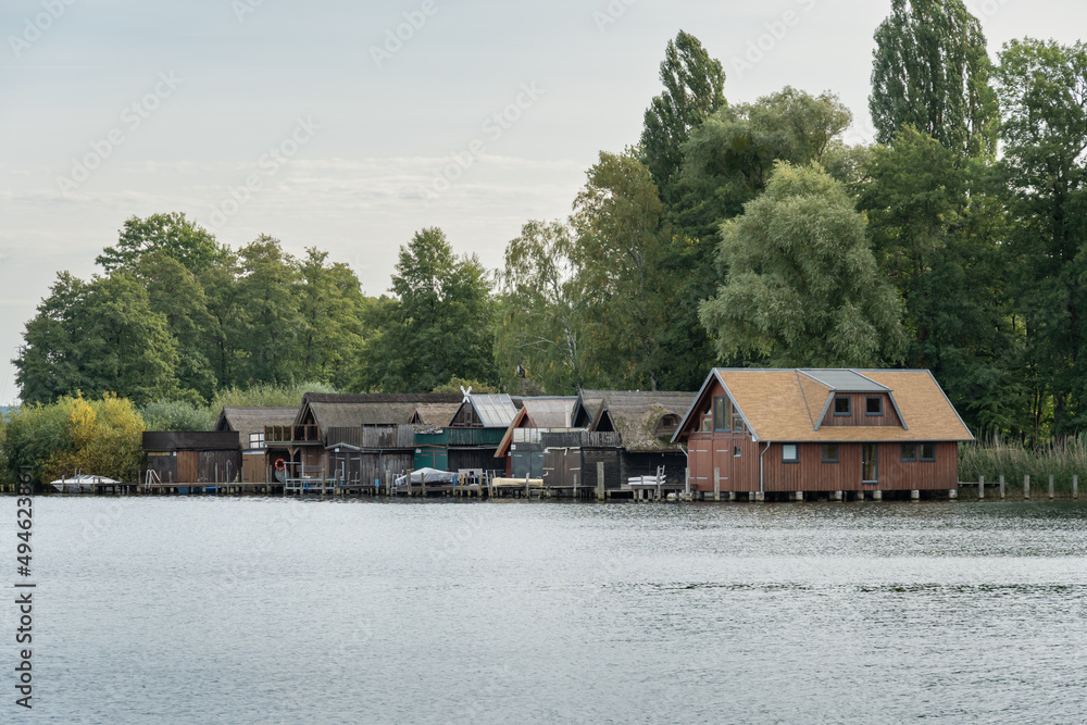 Fototapeta premium Boosthäuser am Schweriner See (Innensee), Mecklenburg-Vorpommern