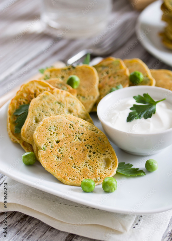Chickpea pancakes with green peas