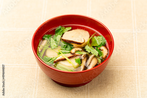 家庭料理　干し椎茸と三つ葉のお澄まし汁　和食　日本