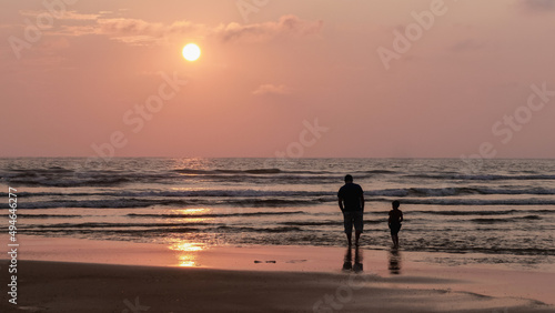 Sunset on the beach  silhouette of a father and his son Coucher du soleil sur la plage  silhouette d un p  re et son fils